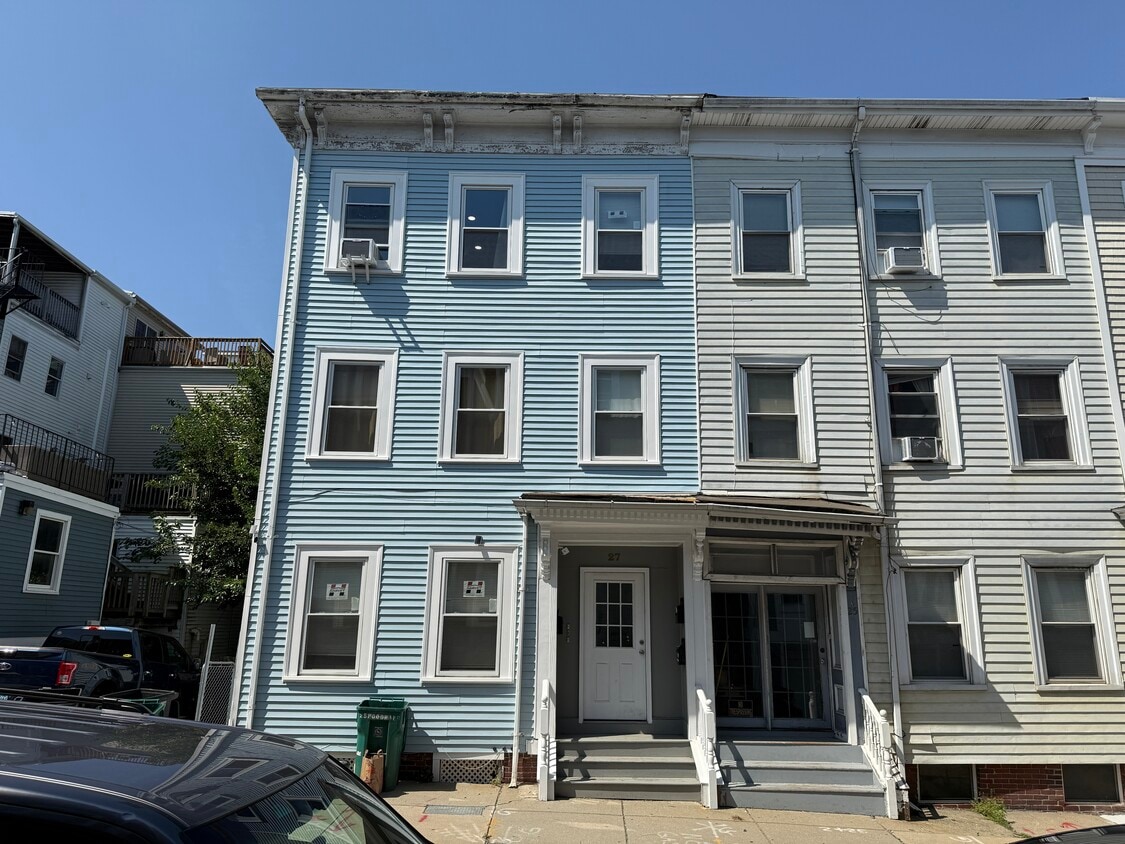 Primary Photo - 27 Woodward St