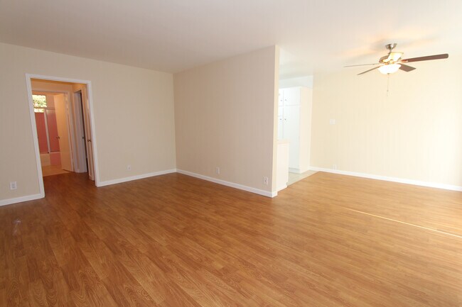 Foto del edificio - Encino Woodley Apartments