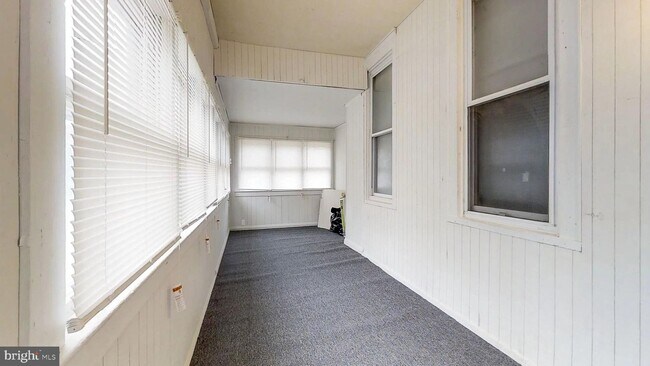 Foto del edificio - 702 Parry Ave