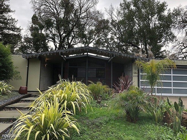 Building Photo - 4 br, 2 bath House - 561 Kernberry Drive