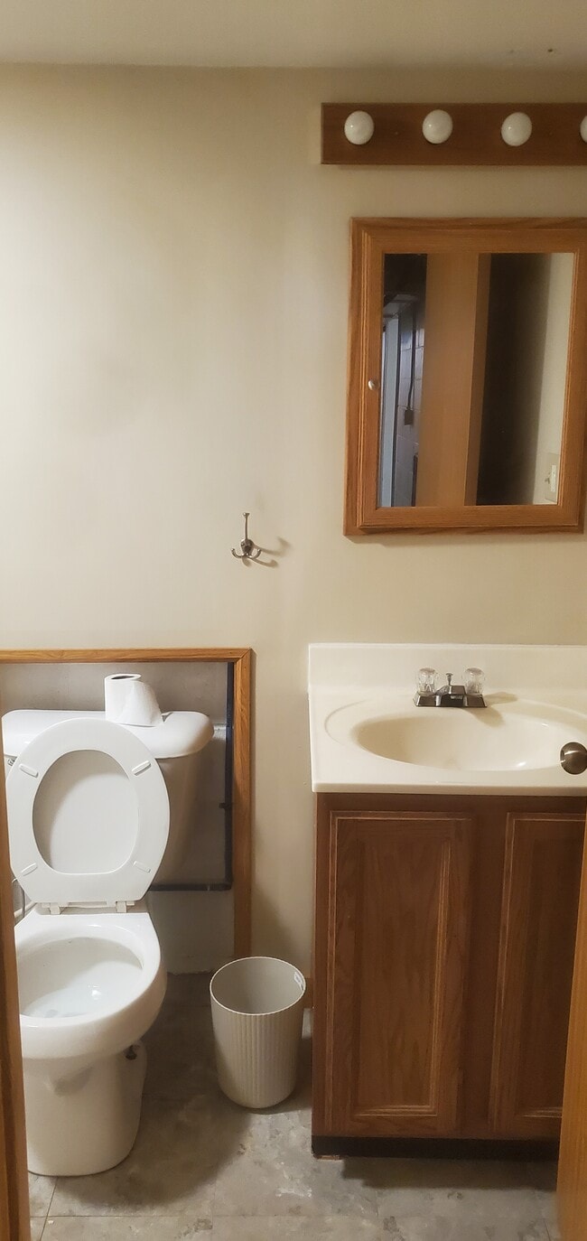 Building Photo - 712 N 6th St