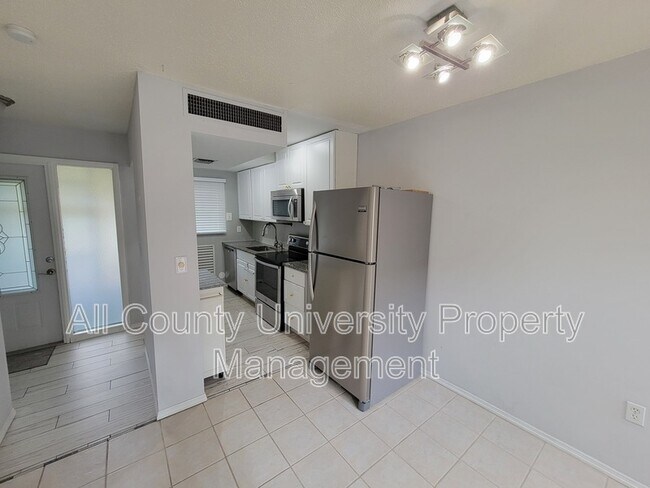 Foto del edificio - 703 SW 75th St