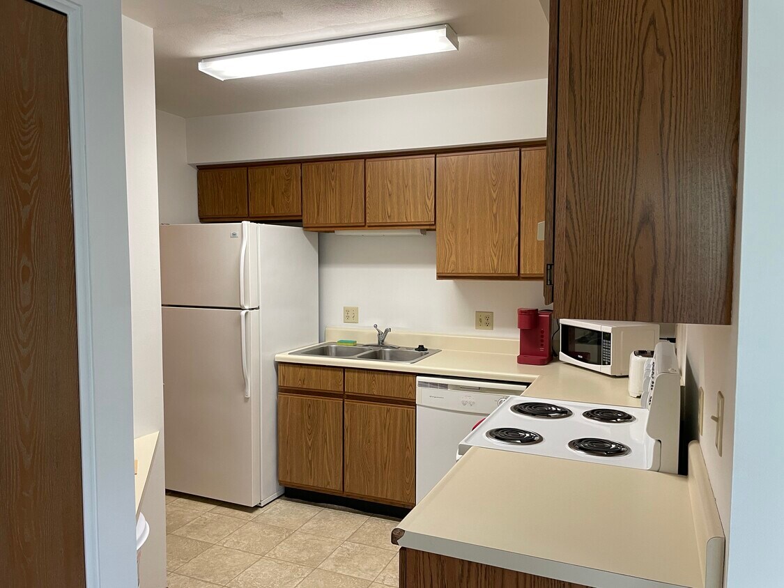 110 Hartford Ct Unit 110 Hartford Court, Lima, OH 45805 Condo for