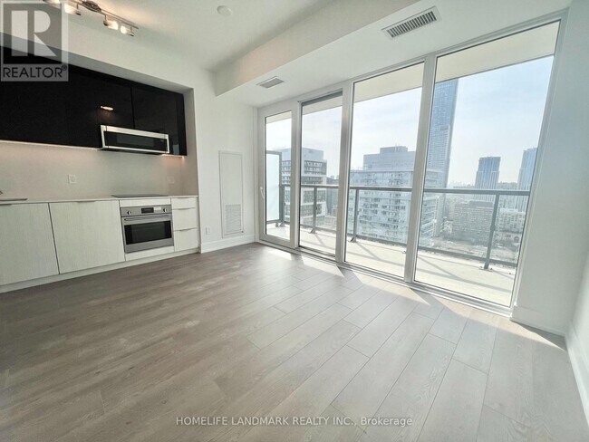 Building Photo - 308 Jarvis St