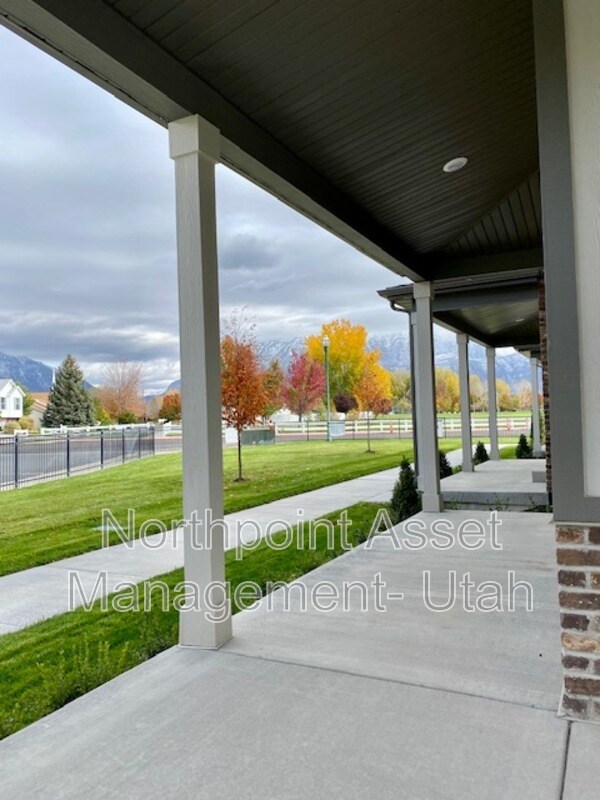 Building Photo - 1878 Springwater Dr