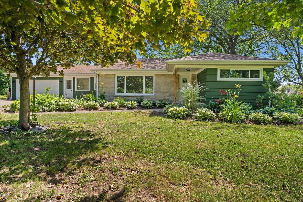 Foto principal - 1350 Hart Rd