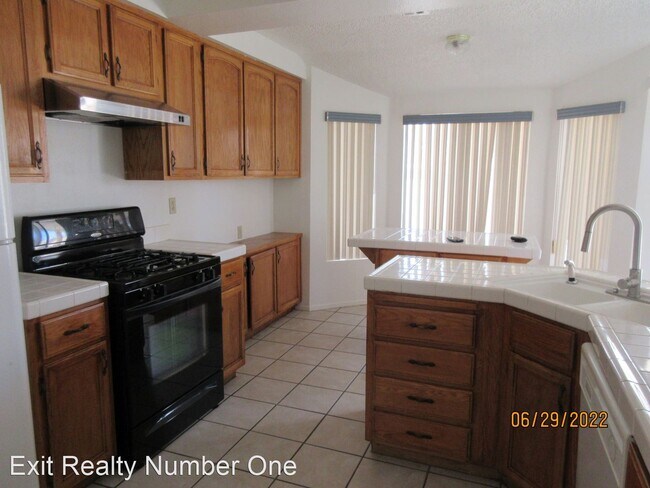 Building Photo - 2 br, 2.5 bath House - 904 Sparrow Court