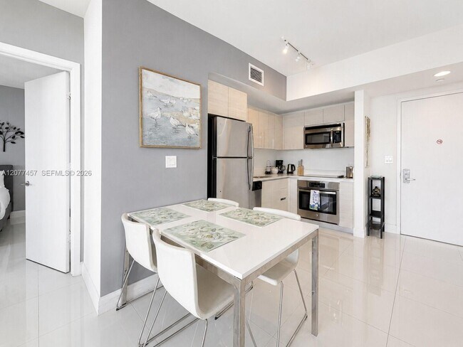Building Photo - 2600 E Hallandale Beach Blvd