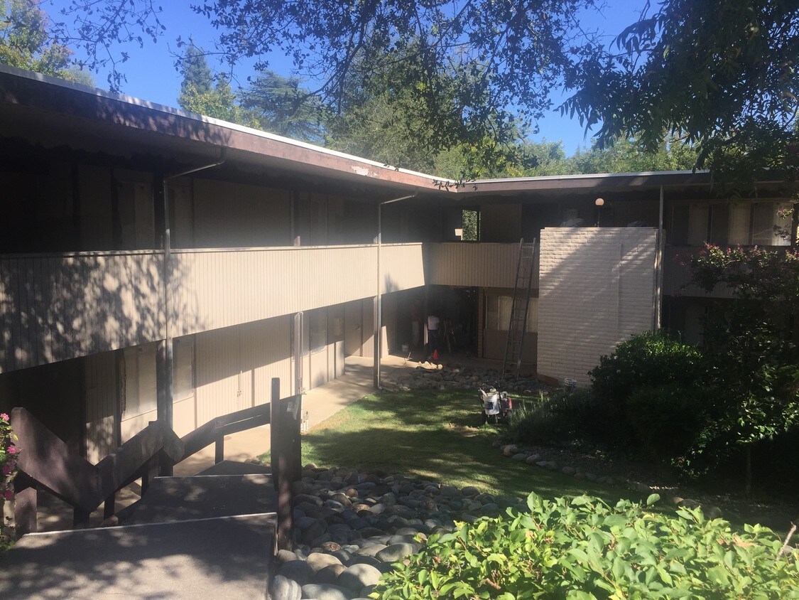 Primary Photo - 6700 Oak Ave
