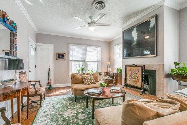 Building Photo - FURNISHED 3-BEDROOM HOME IN WOODLAWN TERRACE