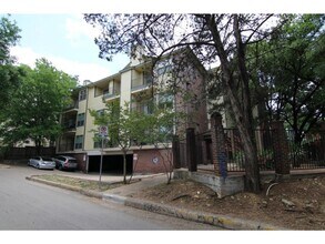 Building Photo - 914 W 26th St