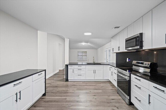 Foto del edificio - 158 Oak River Dr
