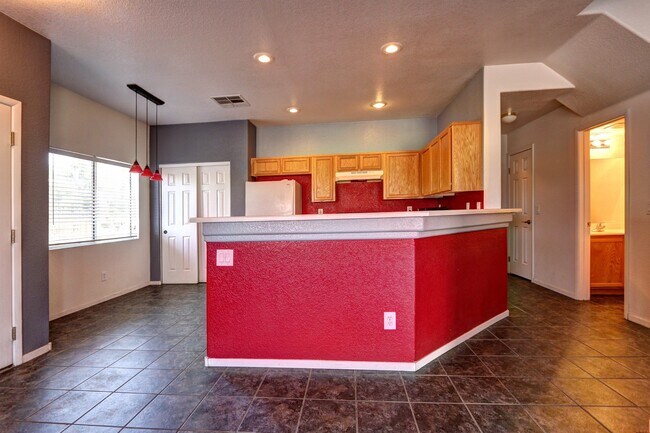 Foto del edificio - 6530 Bucking Horse Ln