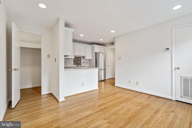Foto del edificio - 307 E Duncan Ave