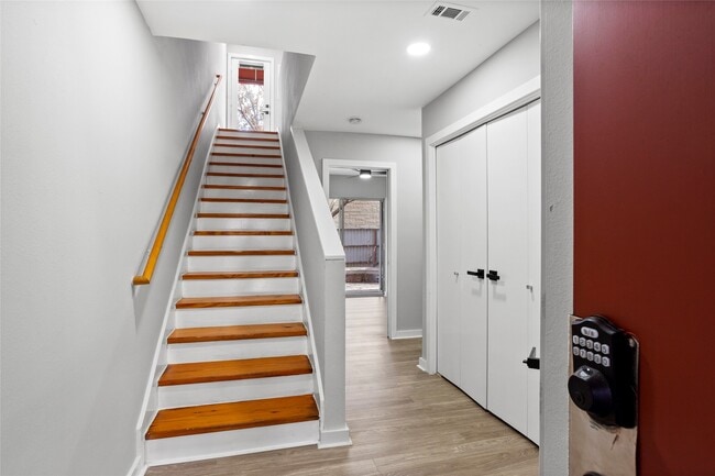 Building Photo - 6933 Yellowstone Way Dr