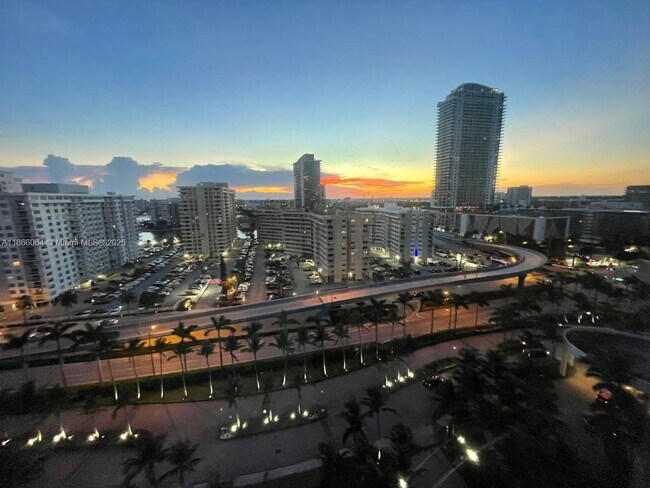 Building Photo - 1830 S Ocean Dr