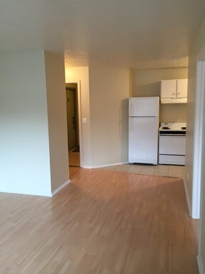 Primary Photo - 611 S Park St