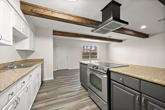 Building Photo - 9219 Baronne Dr