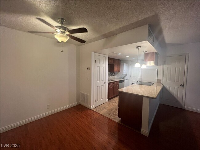 Foto del edificio - 1467 Lorilyn Ave