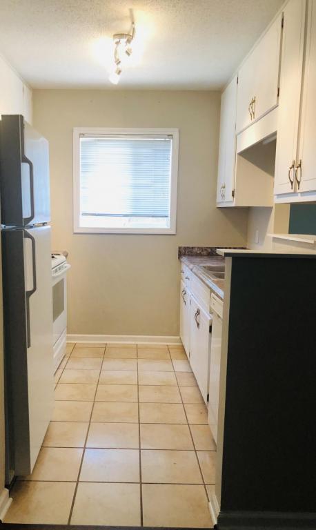 Building Photo - 301 Candlebrook Drive
