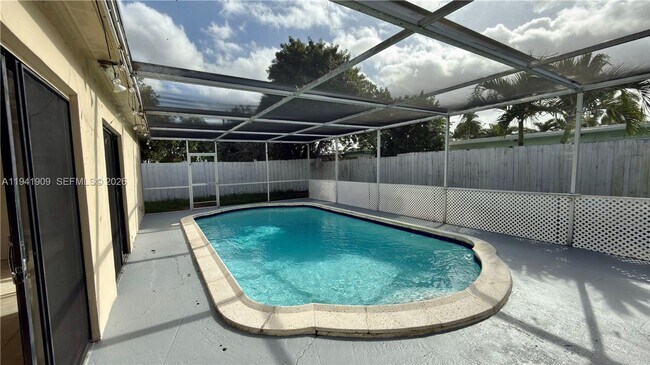 Foto del edificio - 6586 NW 4th St