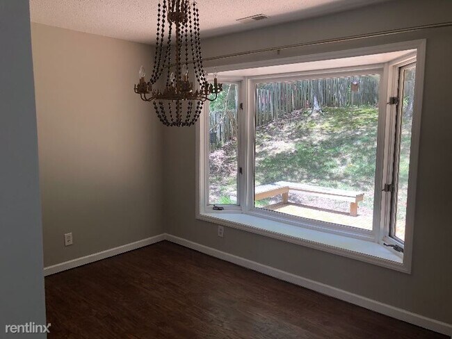 Building Photo - 2 br, 2 bath Townhome - 4910 Pine Cone Drive