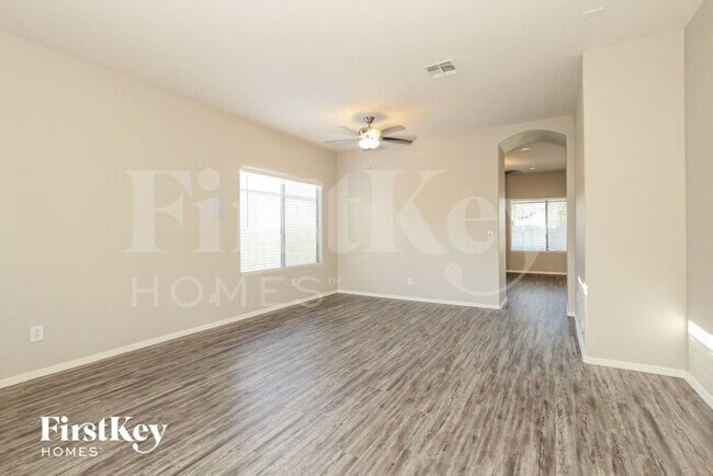 Building Photo - 835 E Bradstock Way