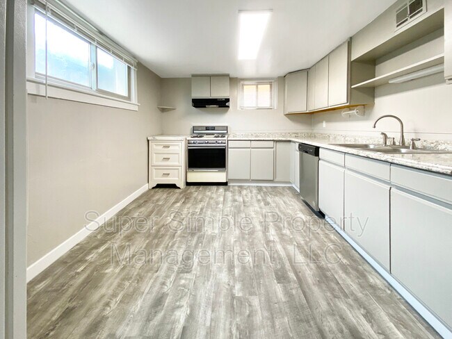 Building Photo - 1403 Perry St