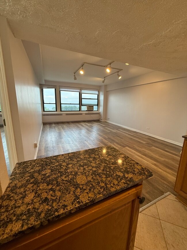 Building Photo - 4230 N Marine Dr
