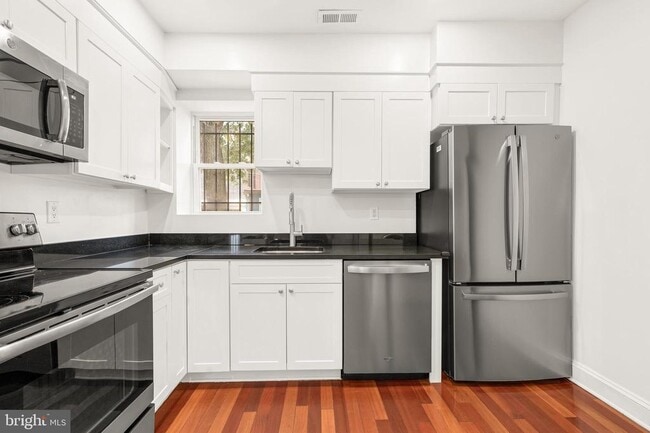 Building Photo - 1832 6th St NW