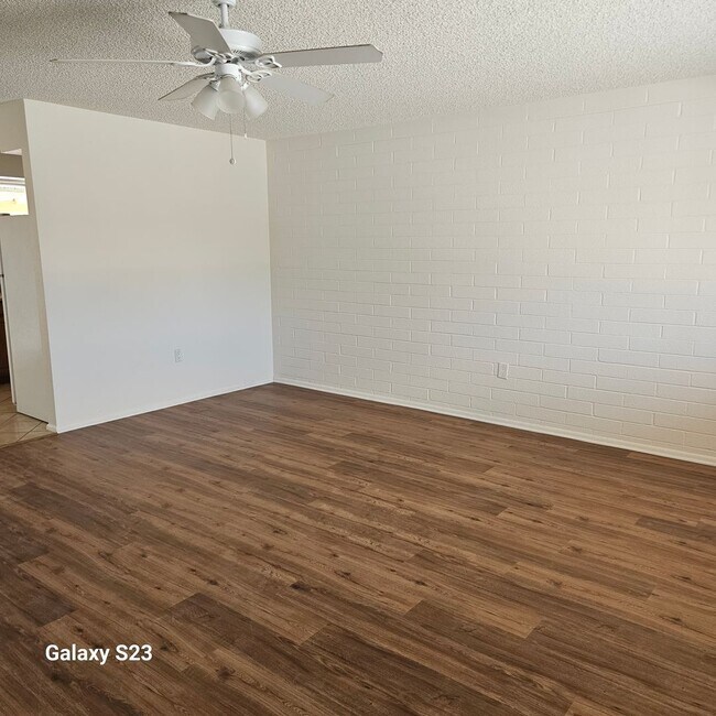 Foto del edificio - 9845 N 105th Dr