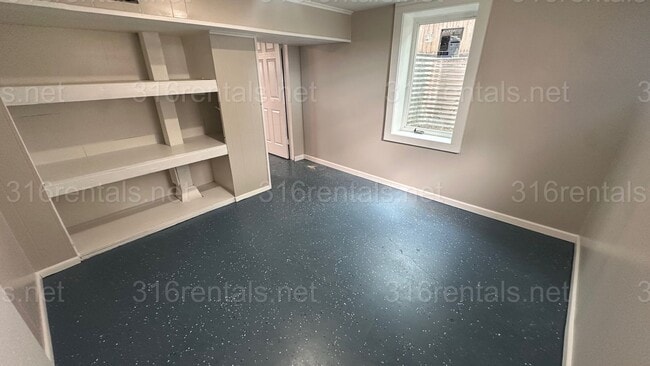 Foto del edificio - $1250 - 3 bed 1 bath with basement - Singl...