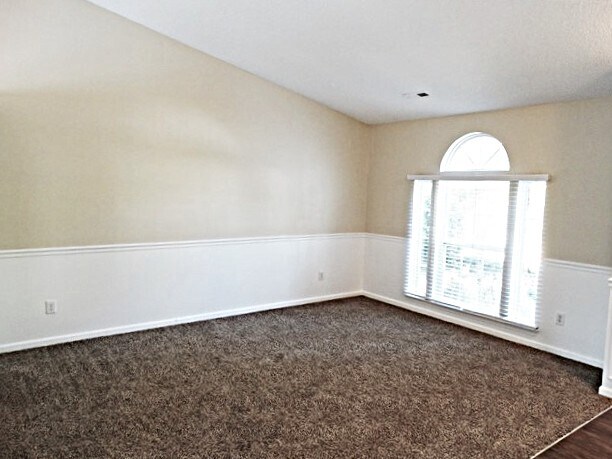 Foto del edificio - 5548 Timbertop Ln