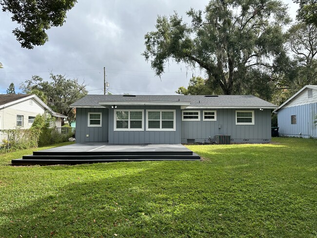 Building Photo - 2606 Lake Wade Ct