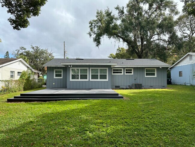 Foto del edificio - 2606 Lake Wade Ct