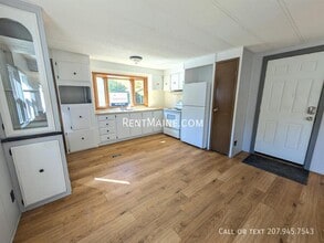 Building Photo - 72 Park Dr