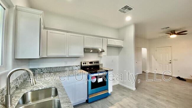 Foto del edificio - 1310 S San Jacinto Dr