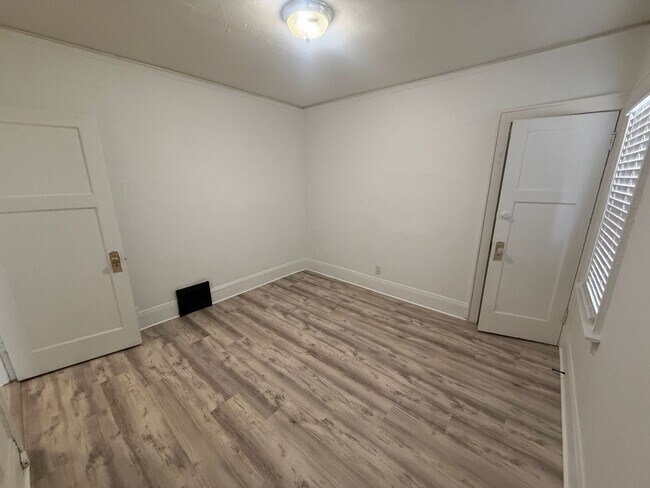 Foto del edificio - 3600 N Port Washington Rd