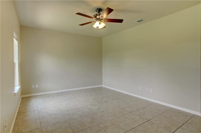 Building Photo - 1105 Cuernavaca Dr N