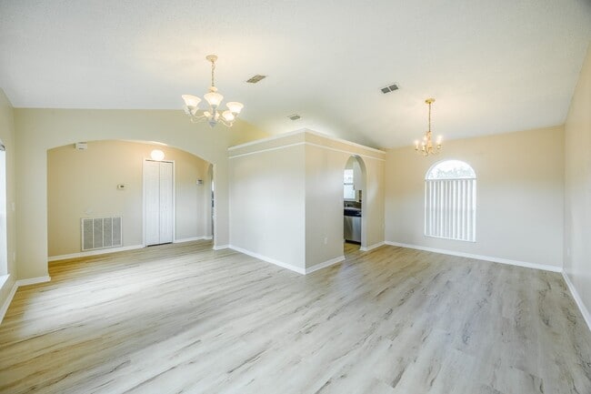 Building Photo - Beautiful 4 Bed/ 2 Bath Move In Ready Home...