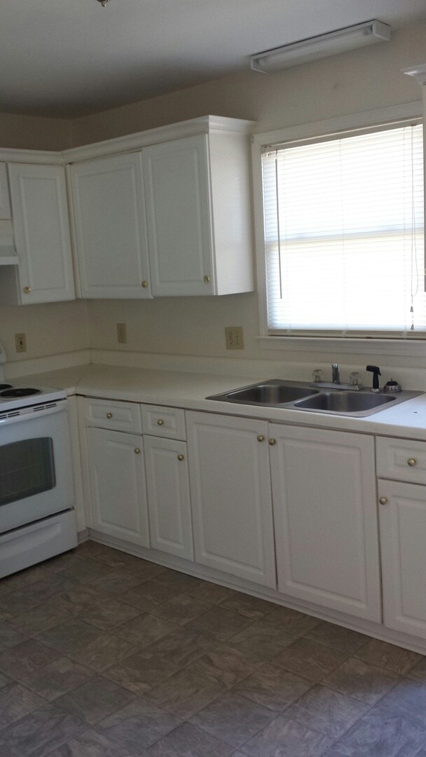 Foto del edificio - 1BR/1BA UNIT - AVAILABLE NOW