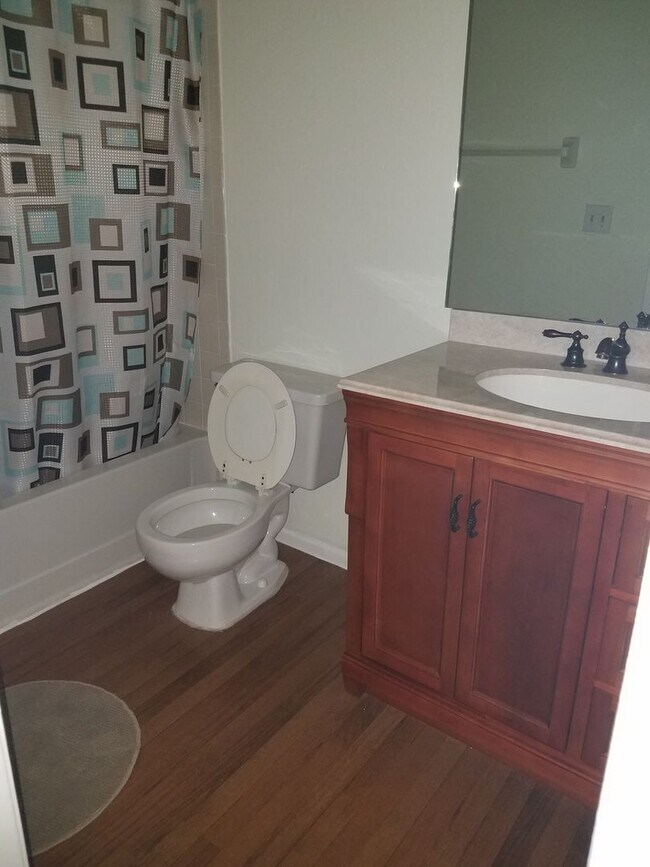 Building Photo - 2031 Cascades Blvd. Unit 106