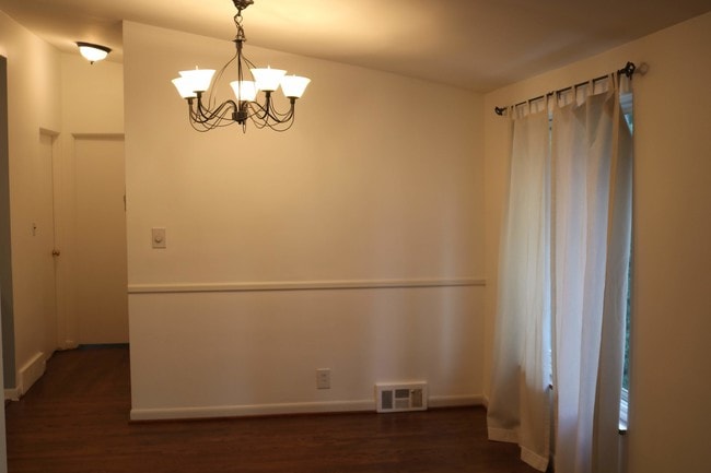 Dinning Space - 323 N Eton St