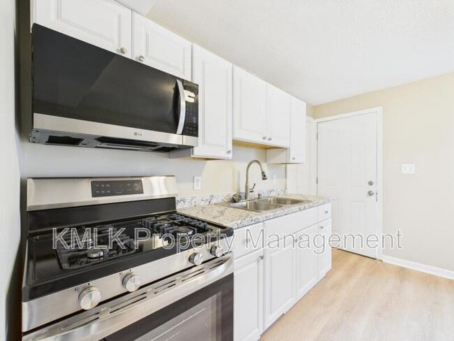 Building Photo - 9042 Maple Grove Rd