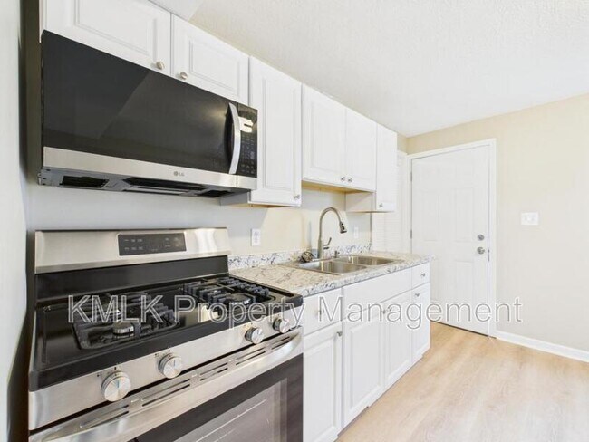 Foto del edificio - 9042 Maple Grove Rd