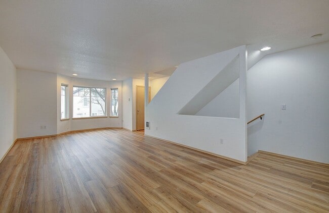 Building Photo - Beautiful 3 Bd 3 Ba Home in Bagley Downs Neighborhood