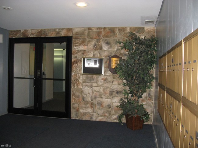 Building Photo - 79 Park Ave