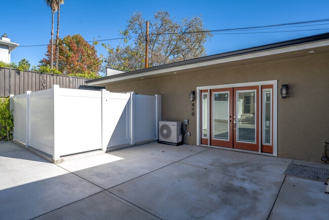 Vista frontal de la unidad #498 - 498 S Marengo Ave