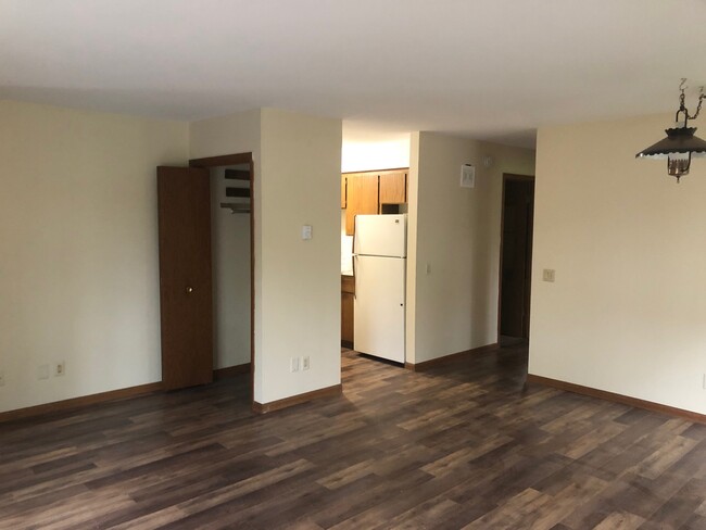 Building Photo - 404 Femrite Dr