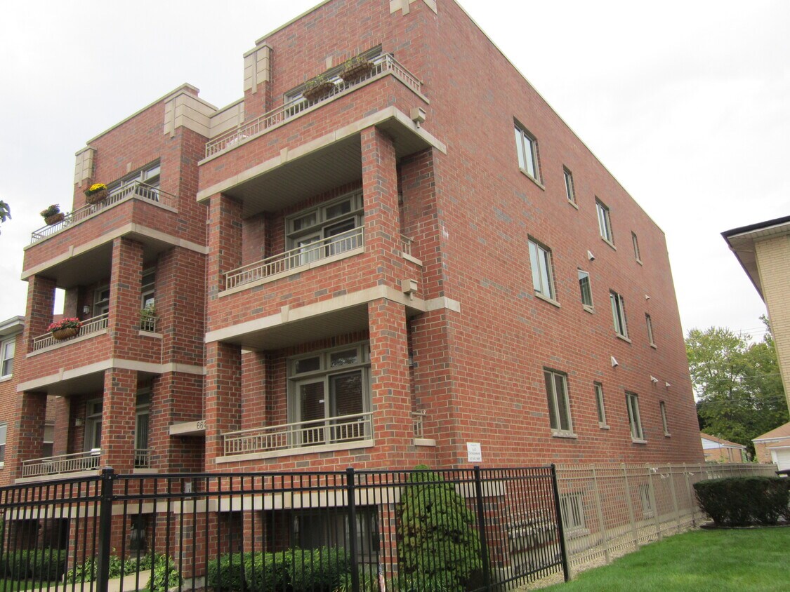 Front - 6640 N Harlem Ave